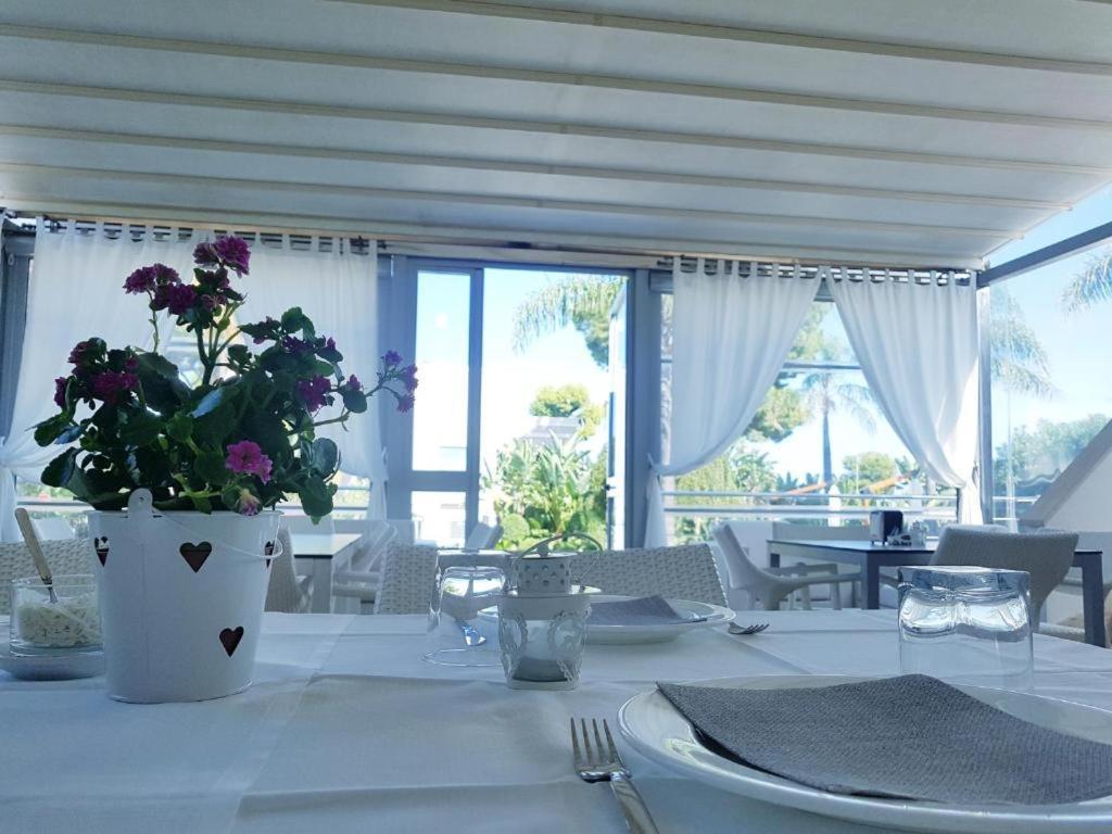 Colonna Rooms & Apartment Trani Exterior foto