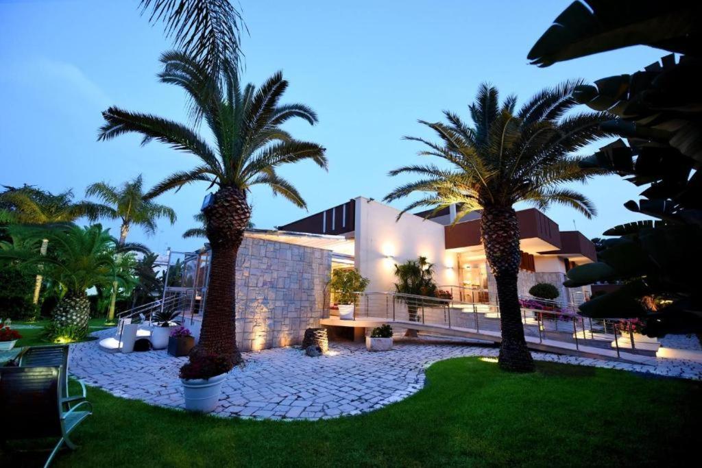 Colonna Rooms & Apartment Trani Exterior foto
