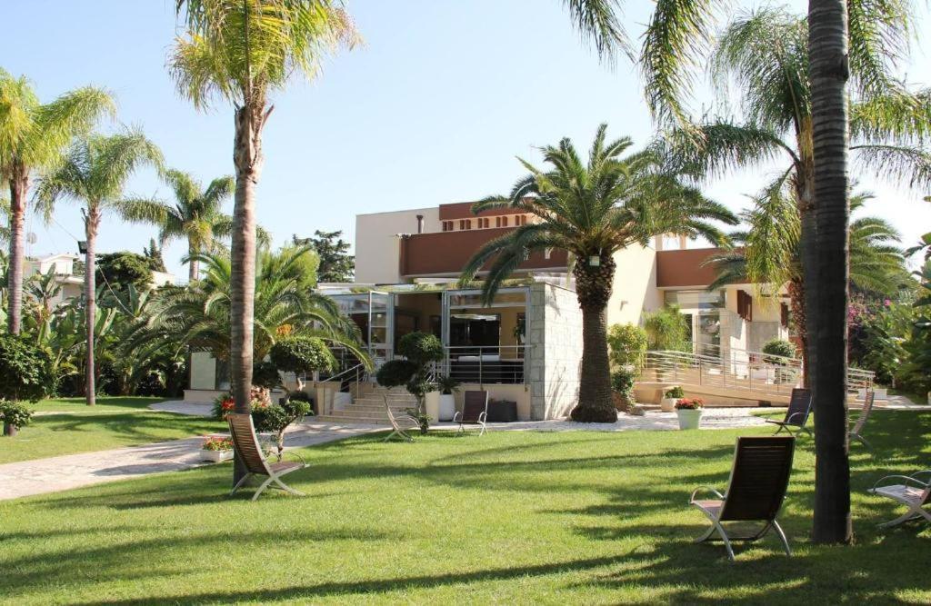 Colonna Rooms & Apartment Trani Exterior foto