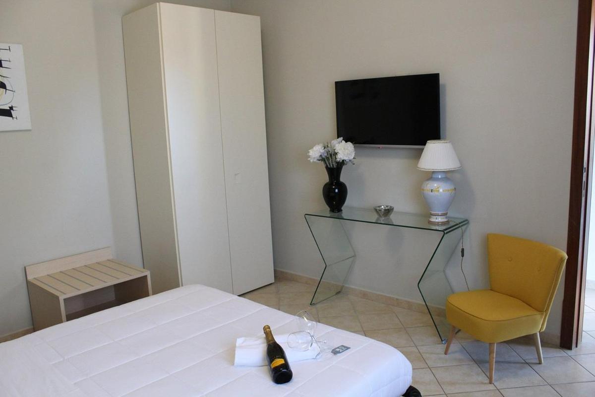 Colonna Rooms & Apartment Trani Exterior foto